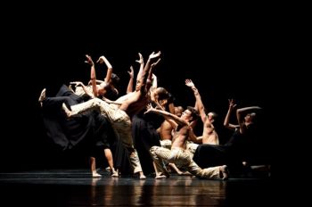 São Paulo Companhia de Dança na coreografia Gnawa