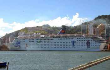 Vista de Paul para Vitória do Navio cruzeiro Horizon