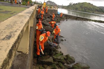 Limpeza da baia de Vitória