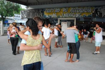 Jovens de Vitória participam de oficina de forró no Centro de Referência da Juventude