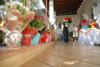Entrega de flores apreendidas pela SEDEC ao Asilo do Velhos