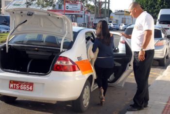 Ponto de táxi no aeroporto de Vitória