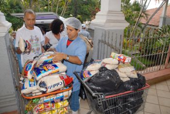 Entrega de Alimentos arrecadados no Passeio Ciclístico ao asilo dos Idosos