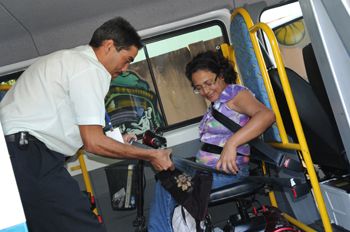 Entrega de veiculos do Programa Porta a Porta