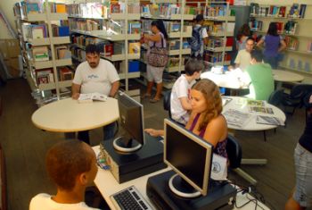 Biblioteca Municipal Adelpho Poli Monjardim
