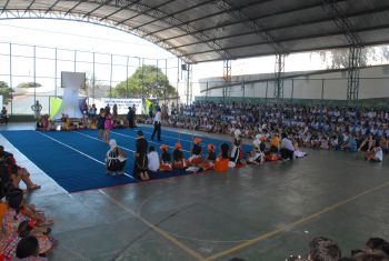 Encontro de dança e ginástica na EMEF Orlandina D Almeida Lucas