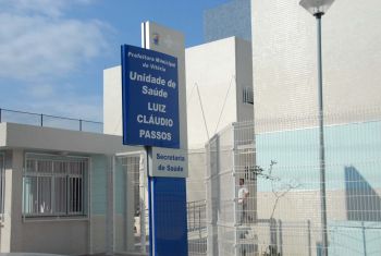 Fachada da Unidade de Saúde Luiz Cláudio Passos em Andorinhas