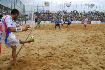 Futebol de areia jogo ES x Uruguai na inauguração do Tancredão