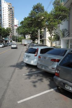 Estacionamento na Rua Joaquim Lirio na Praia do Canto