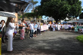 Idosos se manifestam no Dia Mundial de Conscientização da Violência Contra a Pessoa Idosa