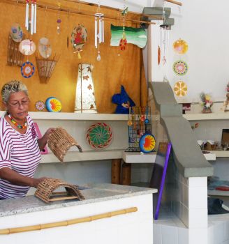 Foto interna do coméricio no mercado de São Sebastião