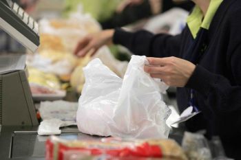 Sacolas biodegradáveis serão distribuídas gratuitamente