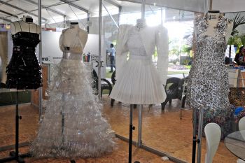 Vestidos confeccionados com material reciclado na XXIII Feira do Verde