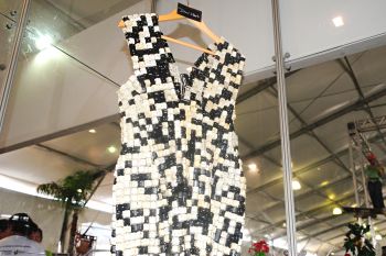 Vestidos confeccionados com material reciclado na XXIII Feira do Verde