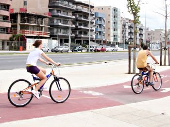 Ciclovia na Praia de Camburi