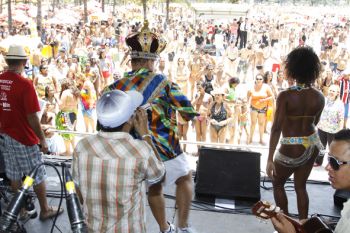 Show de carnaval na Curva da Jurema Rei Momo