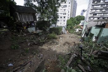 Prefeito Luciano rezende visita desabamento na Barão de Monjardim