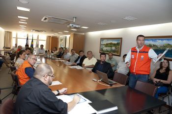 Prefeito Luciano Rezende participa de reunião emergencial sobre as chuvas