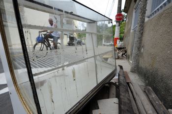 Funcionários da PMV no mutirão contra dengue no bairro Goiabeiras