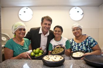 Prefeito Luciano Rezende faz visita para propor inovações nas Paneleiras