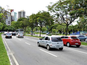 Sincronismo de sinais de trânsito na região da Praça dos Namorados