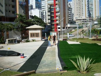 Paisagismo em conclusão no Parque Municipal Chácara Paraíso