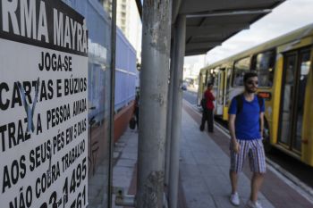 Limpeza de pontos de ônibus pela equipe da SEMSE