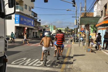 Ciclo faixa na Avenida Serafim Derenze