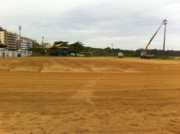 ação de limpeza da areia de Camburi