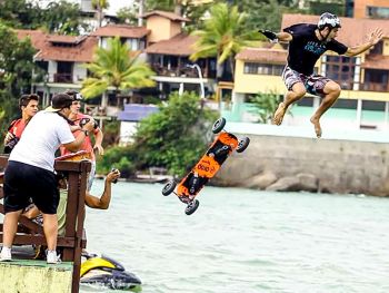 Vitória Jump Jam - Manobras de Skate sobre as águas