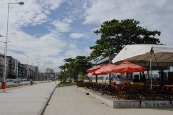 Quiosque da praia de Camburi
