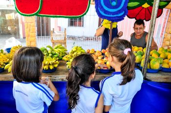 Alunos visitam Feira Livre