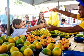 Alunos visitam Feira Livre