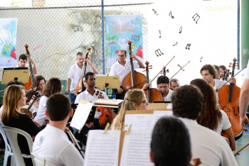 Orquestra Sinfônica se apresenta para alunos em EMEF de Joana D´Arc