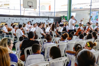 Orquestra Sinfônica se apresenta para alunos em EMEF de Joana D´Arc