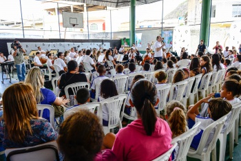Orquestra Sinfônica se apresenta para alunos em EMEF de Joana D´Arc