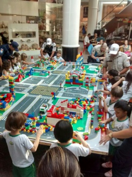 Guarda Municipal usa lego para educação no trânsito