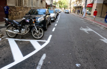 Rua Graciano Neves recebe nova sinalização horizontal