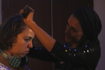 Mesas falam e se movem