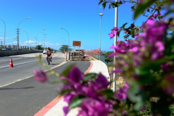 Obras na ciclovia na Ponte de Camburi
