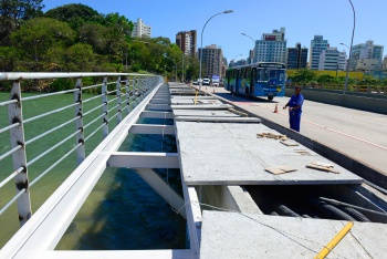 Obras na ciclovia na Ponte de Camburi