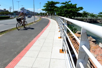 Obras na ciclovia na Ponte de Camburi