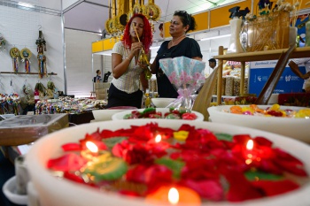 Feira de artesanato ArteSanto na Praça do Papa