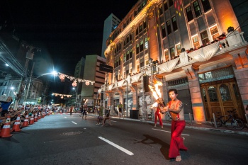 Coral de Natal nas varandas do Teatro Glória