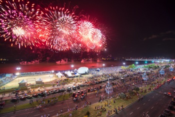 Fogos no Réveillon de Camburi