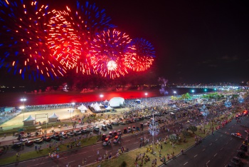 Fogos no Réveillon de Camburi