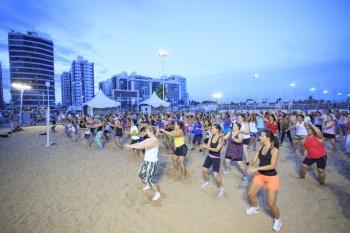 Aula de zumba na Arena Vitória Verão
