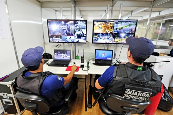 Sala de video monitoramento da Guarda Municipal no Sambão do Povo