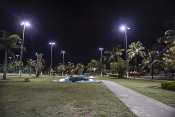 Iluminação na Praça dos Desejos