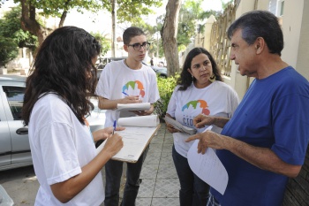 Abordagem Informativa sobre Obras na Praça Jacyra Louzada em Mata da Praia